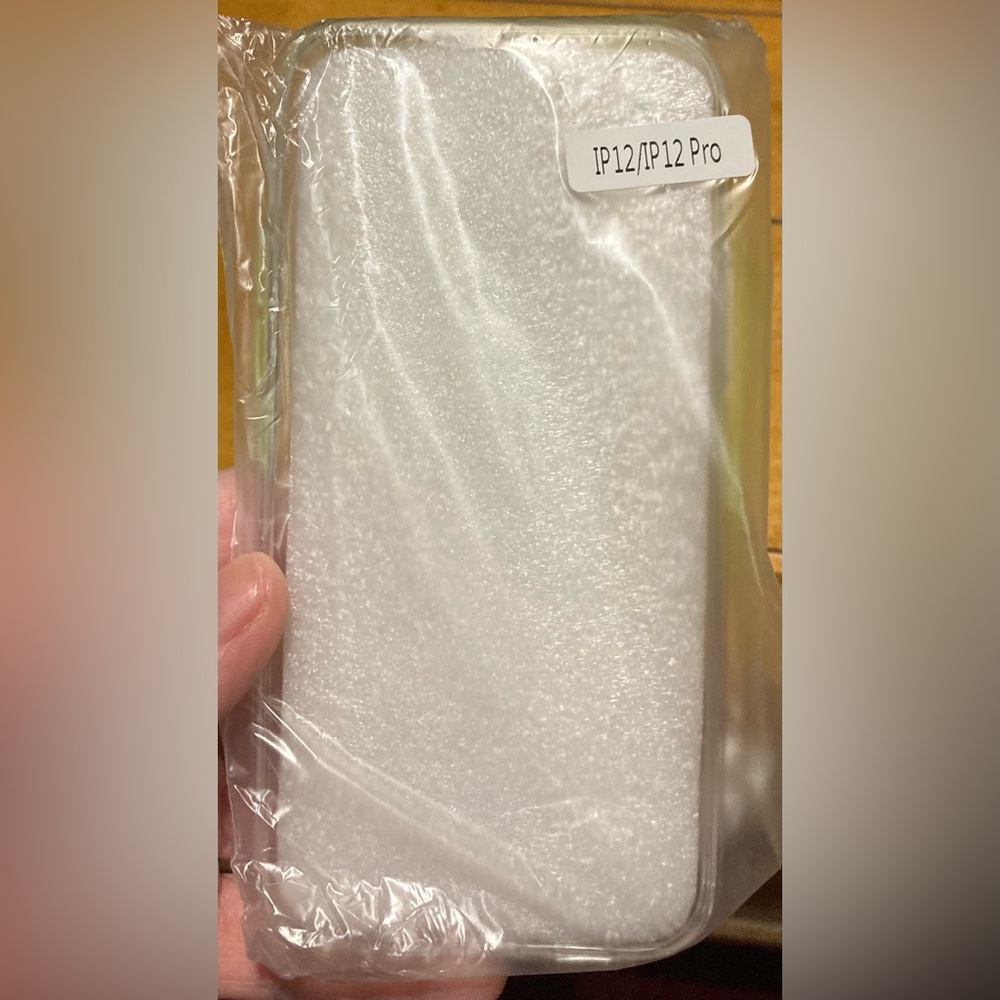 NWT Arae Protective Case for iPhone 12/12 Pro - Clear